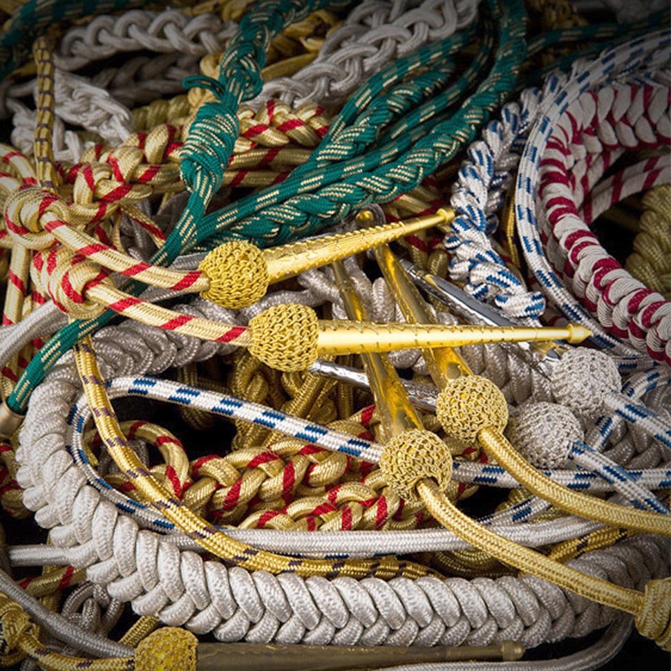 Aiguillettes.-Gold-wire-cord-Army.-Two-Brass-gold-plated-tips-1