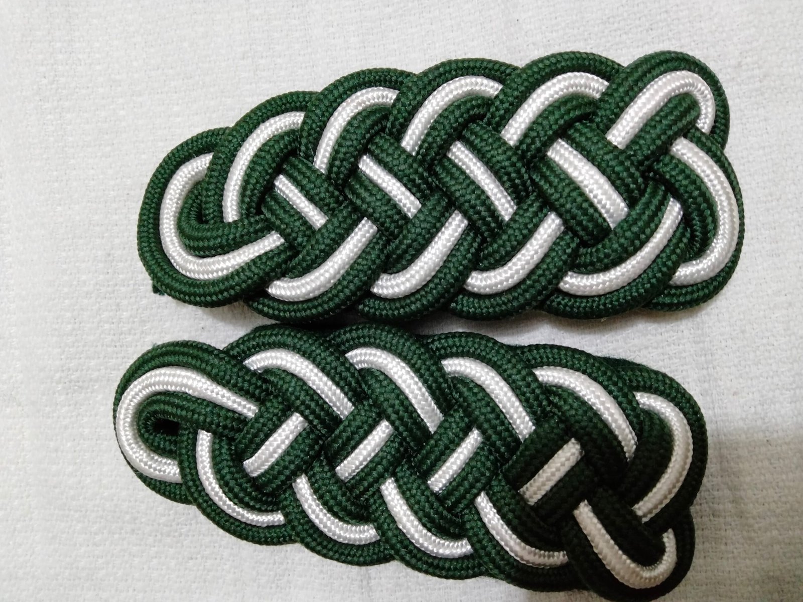 Green And White Epaulettes Shoulder Board